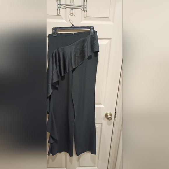 Cinq a Sept Women's Black Solid Side Ruffle Dress Trousers size 4 - Picture 5 of 12